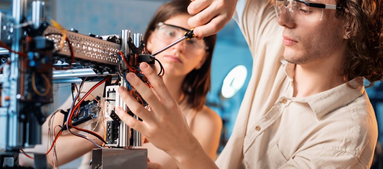 Soutenir l'innovation manufacturière à travers les universités d'ingénierie